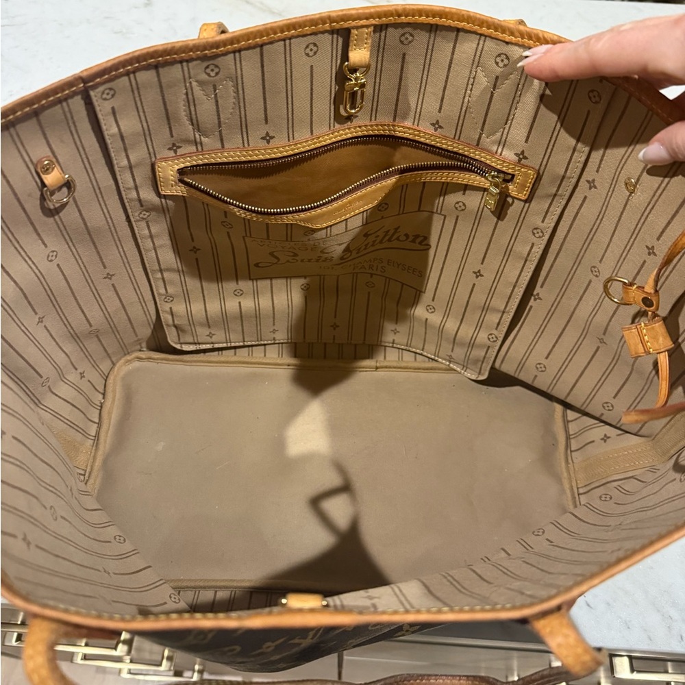 Louis Vuitton Monogram Neverfull GM Tote Bag - Picture 4 of 9